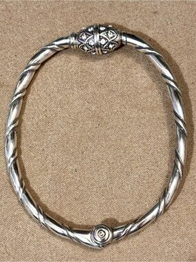 🆕Listing! Brighton Hinged Bracelet Holds charms & beads Bangle style Retired